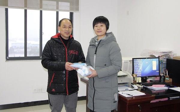 抗疫一线:疫情无情人间有爱 善行汇聚暖流