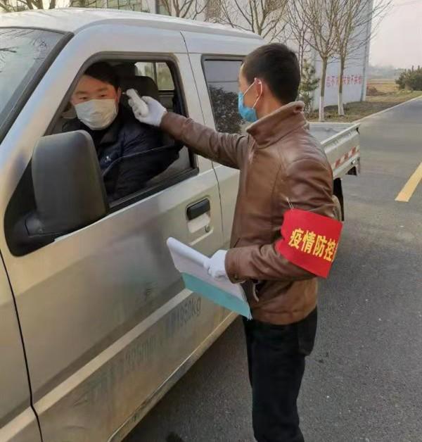 “红袖章”在疫情防控一线跃动——舒城县新时代文明实践站“红袖章”志愿服务队活动侧记